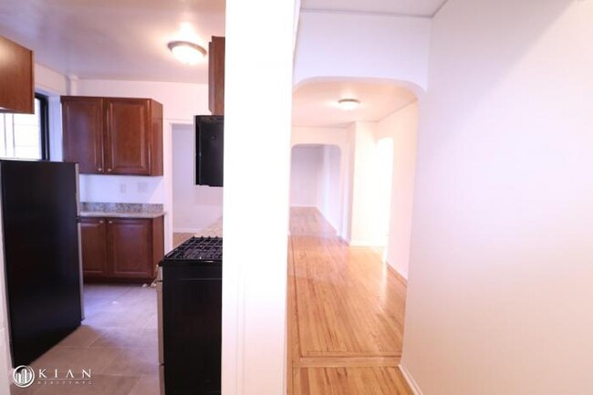 Foto del edificio - 2 bedroom in REGO PARK NY 11374