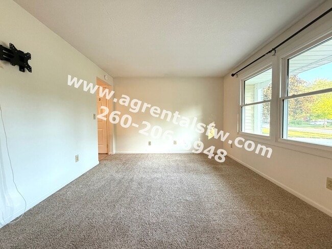 Foto del edificio - 5705 Graber Dr