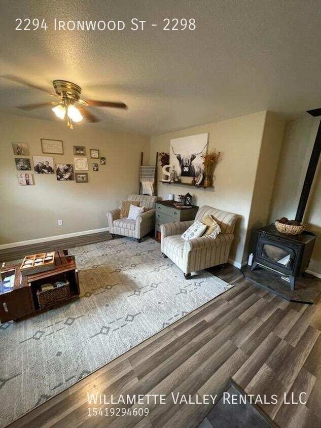 Primary Photo - Newer duplex available in Sweet Home