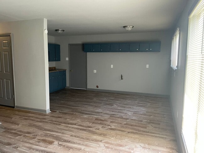 Foto del edificio - ADORABLE CORNER LOT HOME FOR RENT