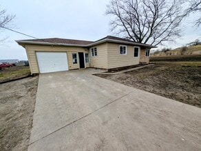 Building Photo - 2031 Blue Dr