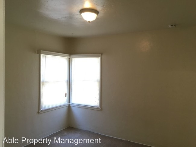 Building Photo - 2325 Chester Ln