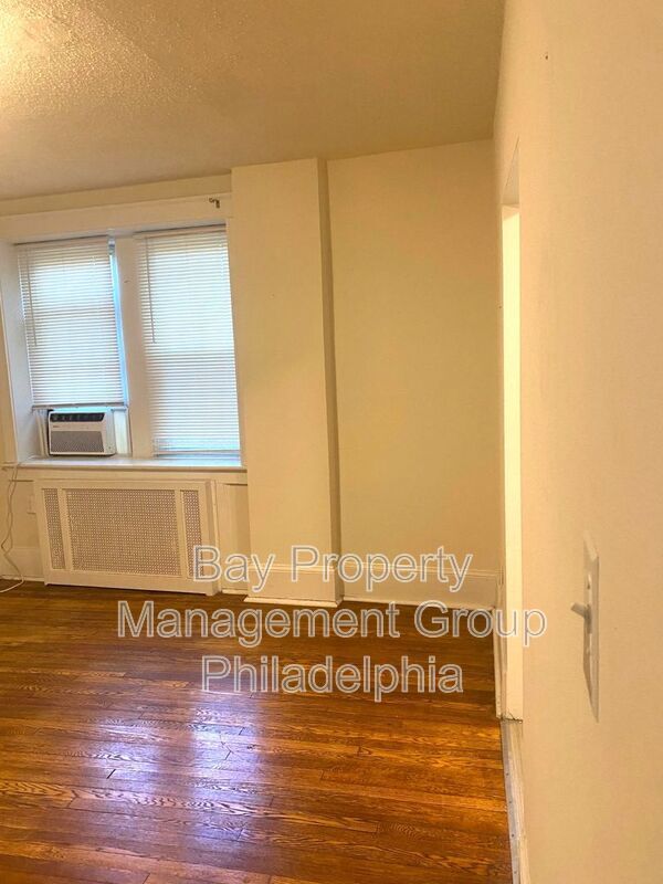 Building Photo - 2809 W Queen Ln