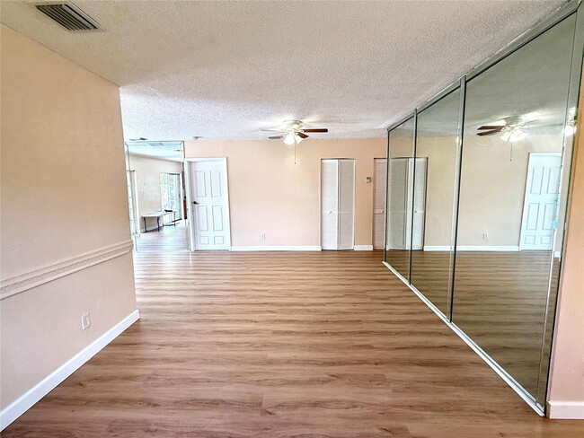 Building Photo - 20751 NW 30th Ct