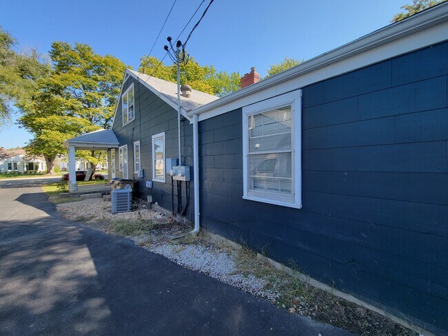 Building Photo - 519 E 28th Ave