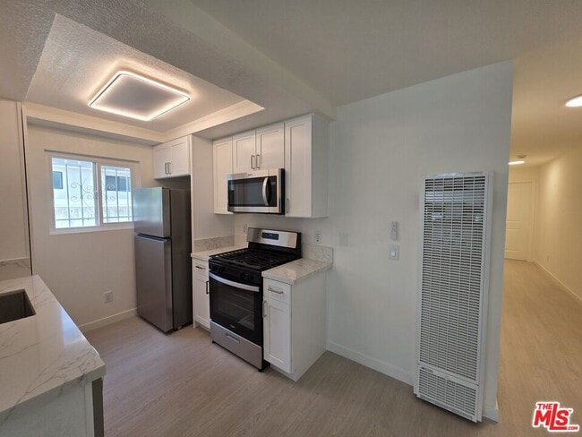 Building Photo - 912 N Ridgewood Pl