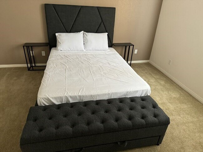 Foto del edificio - Short term available!! Great location! Dow...