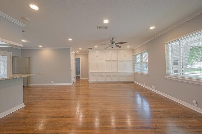 Foto del edificio - 942 W 30th St