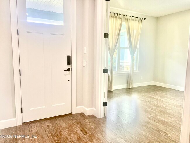 Foto del edificio - 242 Orchard Ln