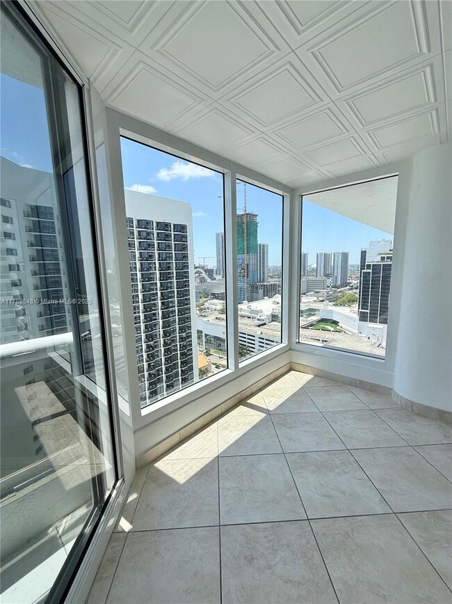 Building Photo - 1717 N Bayshore Dr