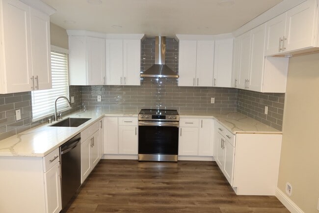 Building Photo - 379 Windward Way