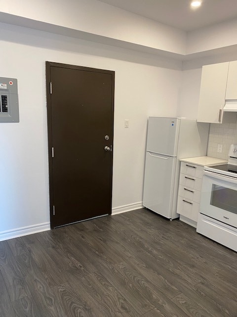 Building Photo - 5497 Av. Victoria