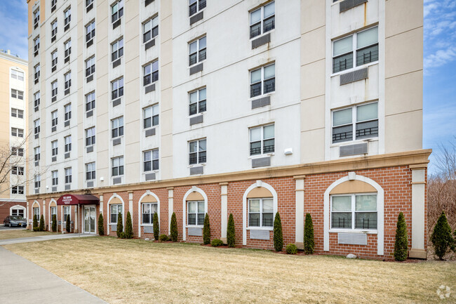 Foto del edificio - The Arbor at Locust Manor