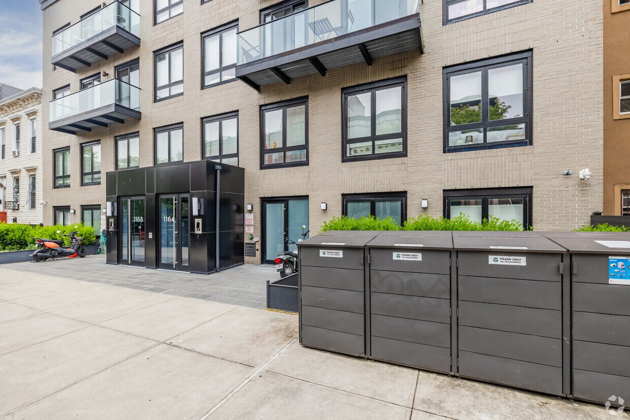 Building Photo - 1164 Greene