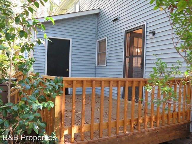 Foto del edificio - 112-116 Chatham Woods Dr