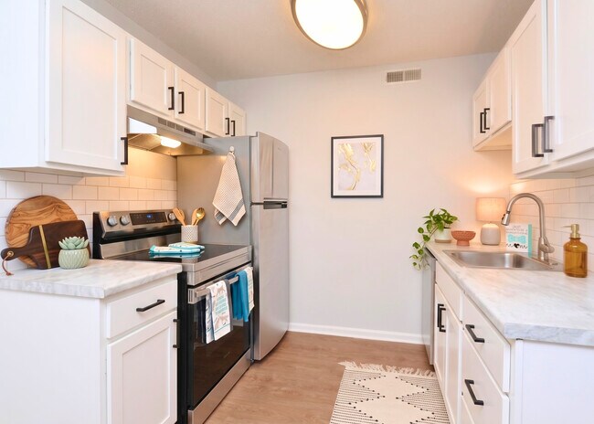 Apartamento reformado de 2 dormitorios en Jamestown Manor. - Jamestown Manor Apartments