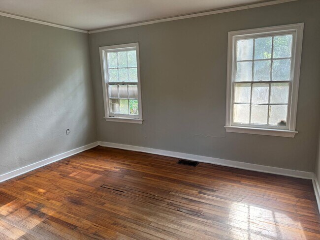 Building Photo - 4628 Cedarhurst Dr