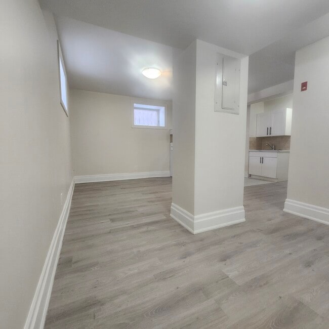 Building Photo - 544 McDonnel St