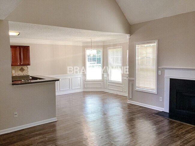 Building Photo - ONE month FREE RENT!!!