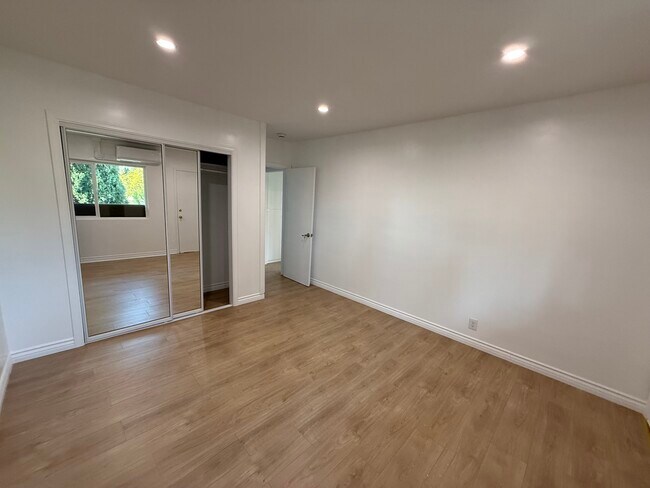 Foto del edificio - 1427 Centinela Ave