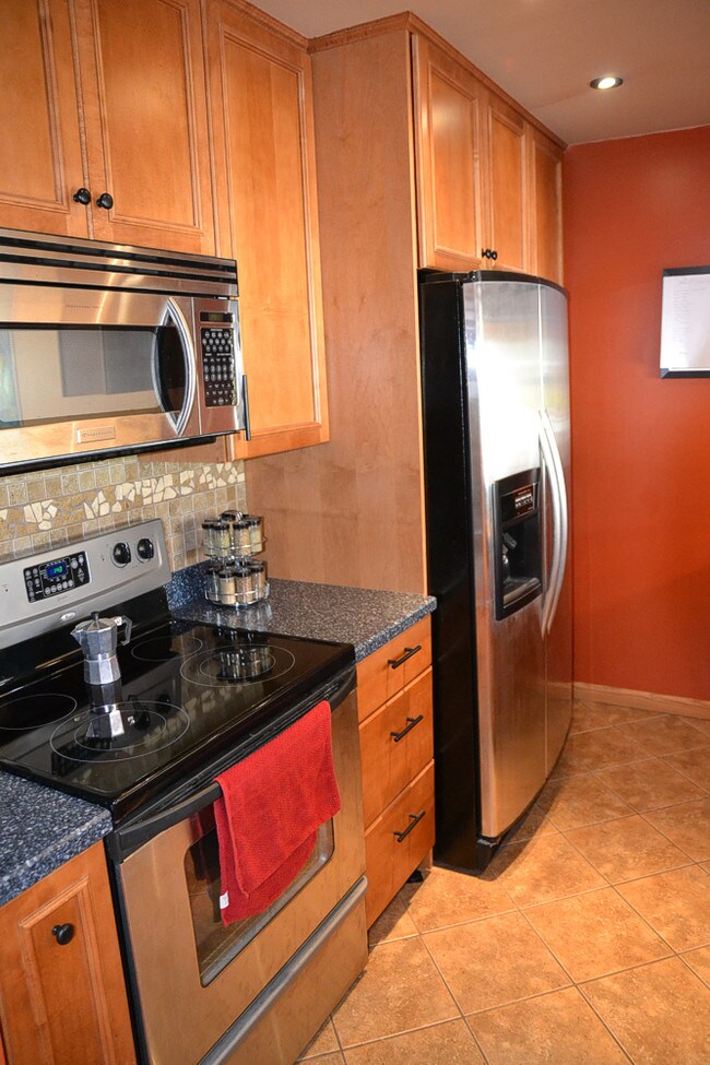 Kitchen - 444 Lunalilo Home Rd