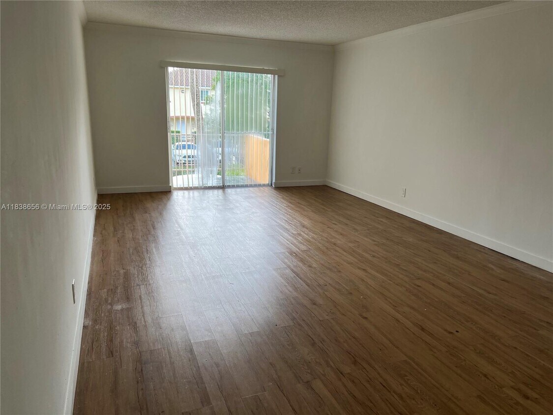 Foto del edificio - 17901 NW 68th Ave