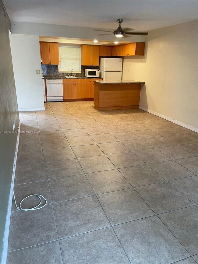 Building Photo - 7310 SW 82nd St