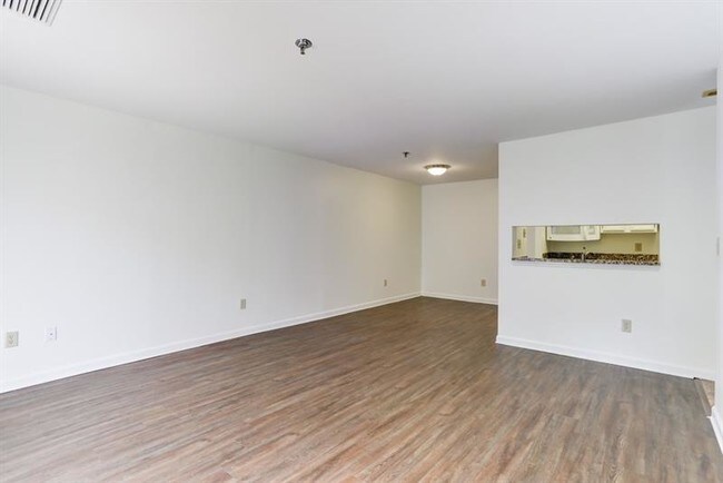 Foto del edificio - 300 Johnson Ferry Rd