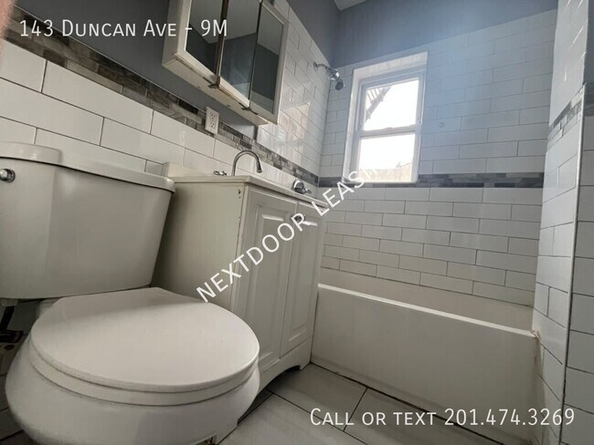 Foto del edificio - 143 Duncan Ave
