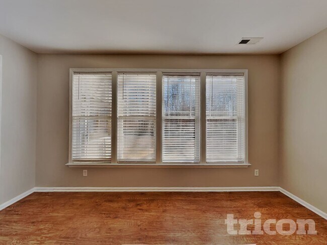 Foto del edificio - 376 Collinsworth Dr