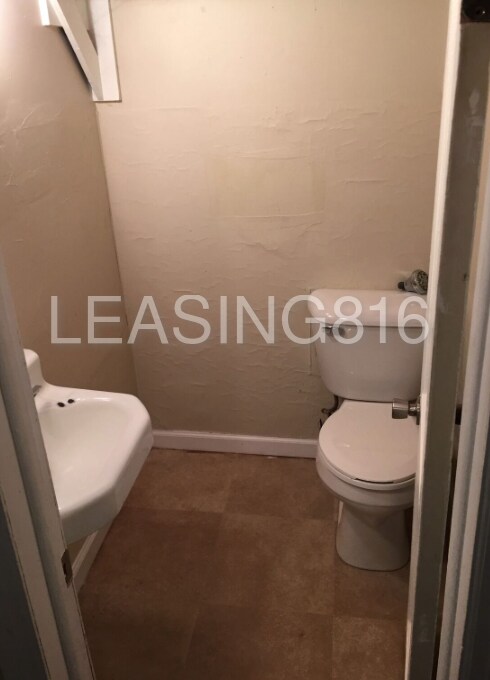 Foto del edificio - Small Apartment Near Cerner, NKC