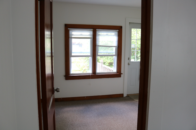Building Photo - 239 Elm St