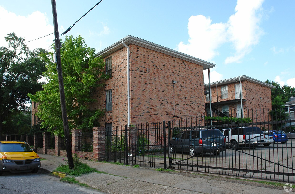 Foto principal - 7500 Maple St