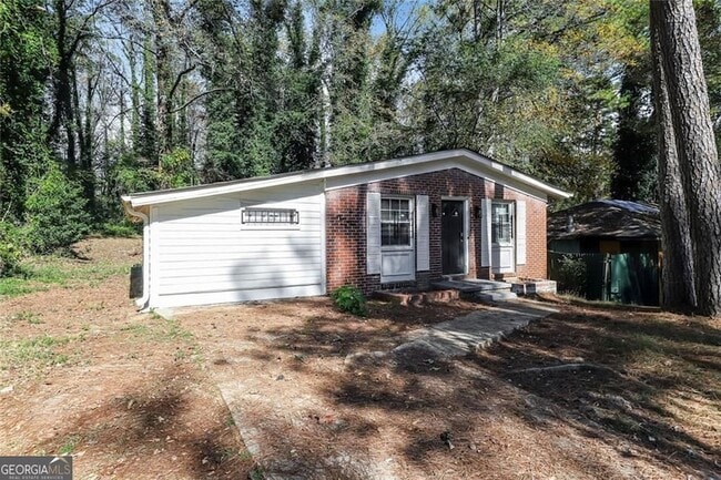 Building Photo - 210 Oak Dr SE