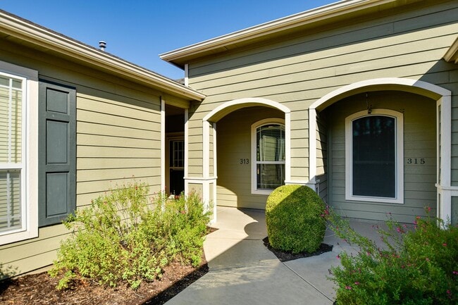 Foto del edificio - 313 Essex Ln