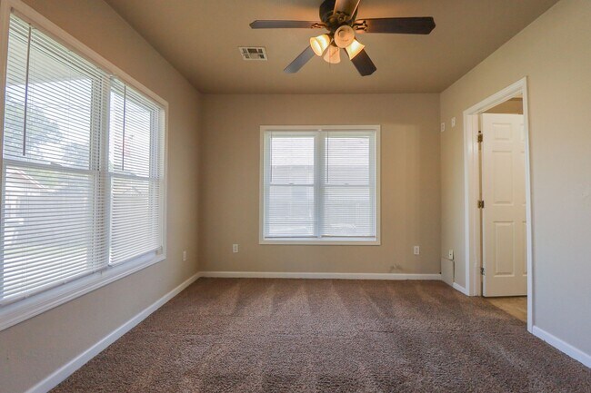 Building Photo - S 55th West Ave Duplex