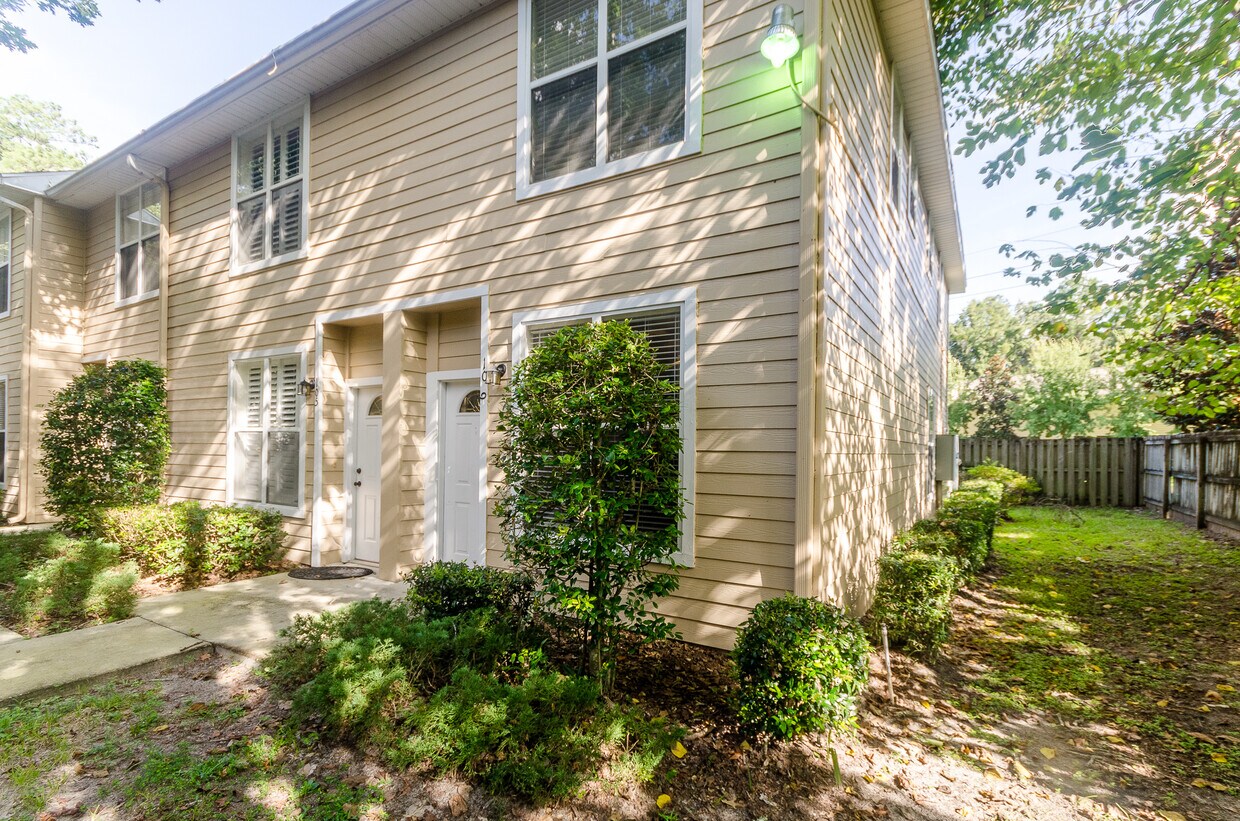 3521 SW 30th Way, Gainesville, FL 32608 Townhome Rentals in