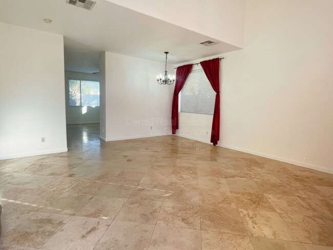 Foto del edificio - 2211 S Harper