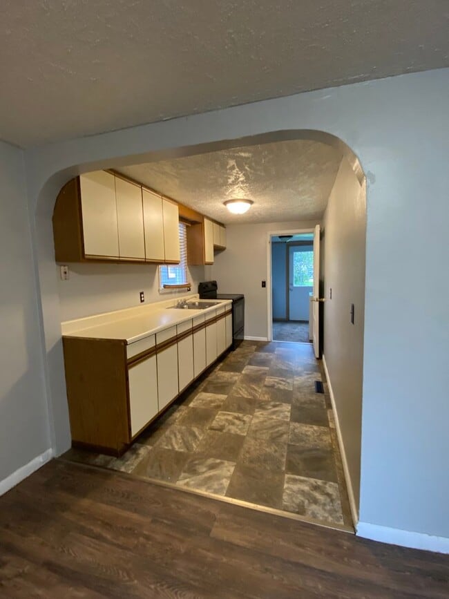 Building Photo - 15/17 6th St NE