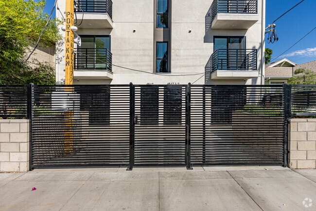 Entrance - 4517 Kingswell Ave