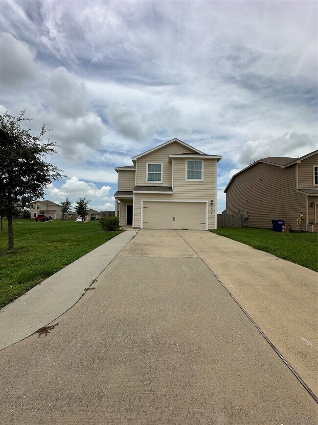 Foto del edificio - 5819 Golden Cove Rd