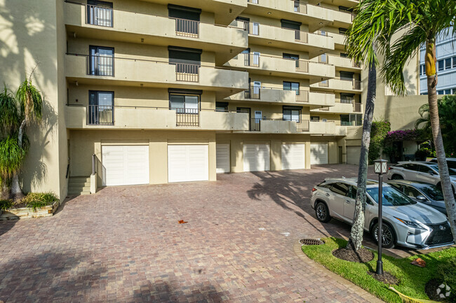 Building Photo - The Villas of Vanderbilt Condos