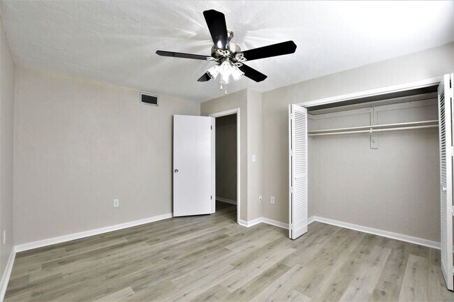 Building Photo - 4131 SW 31st Dr
