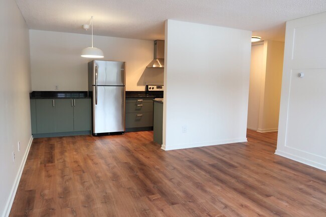 Building Photo - 2616 Harriet Ave S #203