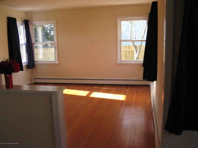 Building Photo - 737 Acorn Dr
