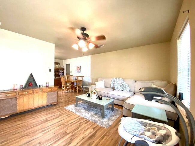 Foto del edificio - 301 Sandy Ln