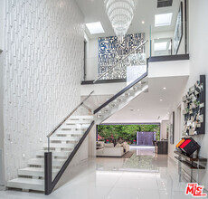 Building Photo - 511 N Rexford Dr