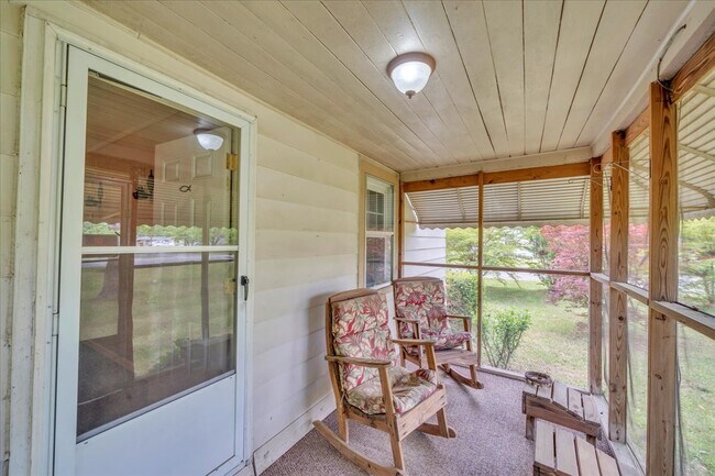 Foto del edificio - 601 Travelers Rest Rd