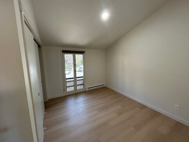 Foto del edificio - 2 Bedrooms on the Beach, W/D in Unit, Incredible view! Leasing Special!
