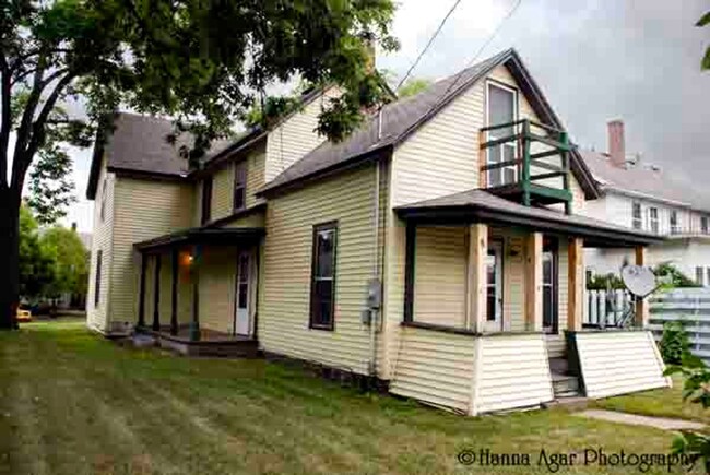 Building Photo - 521 Lake St